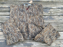 Load image into Gallery viewer, Duxbak Mossy Oak Bottomland Gore-Tex Pants (XL)