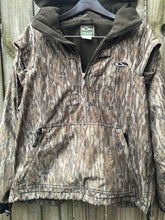 Load image into Gallery viewer, Drake MST Bottomland Pullover (L)