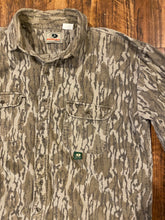 Load image into Gallery viewer, Mossy Oak Chamois Shirt (XL)