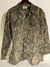 Load image into Gallery viewer, Mossy Oak Treestand Chamois Shirt (XL)