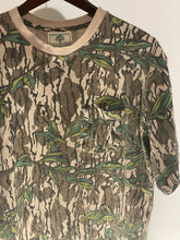 Load image into Gallery viewer, Mossy Oak Greenleaf Shirt (L/XL)
