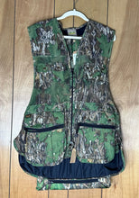 Load image into Gallery viewer, Fieldline Mossy Oak Shadowleaf Turkey Vest w/ Seat (XXL)