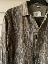 Load image into Gallery viewer, Mossy Oak Shirt Jacket (L)