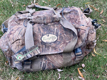 Load image into Gallery viewer, Tangle free Waterfowl Mossy Oak Floating Blind Bag w/ GHG Wader Straps