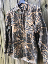 Load image into Gallery viewer, Woolrich Shadowgrass Chamois Shirt (M/L)