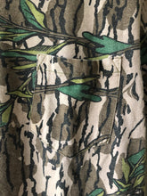 Load image into Gallery viewer, Mossy Oak Green Leaf Frocket Shirt (M/L)