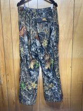 Load image into Gallery viewer, Gamehide Mossy Oak Breakup Hush Hide Insulated Pants (L)