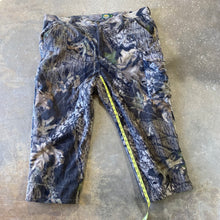 Load image into Gallery viewer, Cabela’s Mossy Oak New Breakup Fleece Pants (52R)