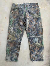 Load image into Gallery viewer, Wrangler Realtree Advantage Jeans (42x32)