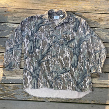 Load image into Gallery viewer, Mossy Oak Treestand Shirt (L)🇺🇸