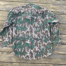 Load image into Gallery viewer, Mossy Oak Greenleaf Chamois Shirt (M)🇺🇸