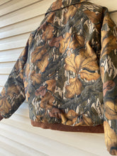 Load image into Gallery viewer, Mossy Oak Fall Foliage Jacket (M)