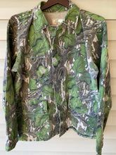 Load image into Gallery viewer, Mossy Oak Full Foliage Jacket (M/L)