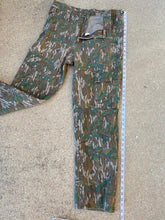 Load image into Gallery viewer, Mossy Oak Greenleaf Shirt and Bottoms (L)