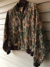 Load image into Gallery viewer, Mossy Oak Green Leaf Bomber Jacket (M/L)