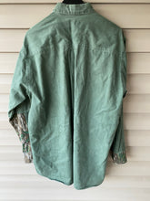 Load image into Gallery viewer, Mossy Oak Greenleaf Companion Shirt (XL)