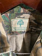 Load image into Gallery viewer, Mossy Oak Greenleaf Chamois Shirt (M)