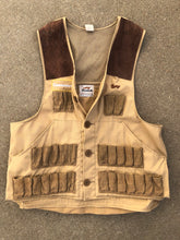 Load image into Gallery viewer, Camoretro Duxbak Field Vest (M)