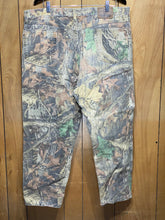 Load image into Gallery viewer, Wrangler Advantage Timber Jeans (42x30)