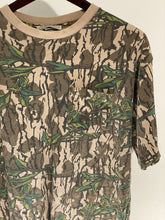 Load image into Gallery viewer, Mossy Oak Greenleaf Pocket Shirt (L)