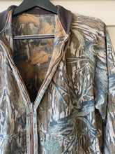 Load image into Gallery viewer, Mossy Oak Reversible Bomber Jacket (L)