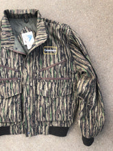 Load image into Gallery viewer, Camoretro Trophy Club Realtree Jacket (M)