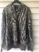 Load image into Gallery viewer, Rattler Realtree Pullover (L)