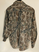 Load image into Gallery viewer, Northwest Territory Mossy Oak Chamois Shirt (M/L)