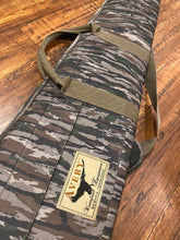 Load image into Gallery viewer, Avery Realtree Original Floating Case