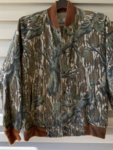 Load image into Gallery viewer, Mossy Oak Treestand Bomber Jacket (M)