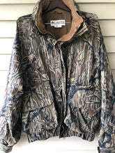 Load image into Gallery viewer, Columbia Mossy Oak Jacket (XL)