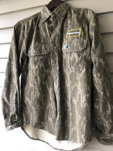 Load image into Gallery viewer, Russell Mossy Oak Bottomland Shirt (M/L)