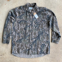 Load image into Gallery viewer, Mossy Oak Treestand Shirt (L)🇺🇸