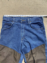 Load image into Gallery viewer, Wrangler Brush Jeans (36x32)