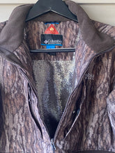 Load image into Gallery viewer, Columbia Mossy Oak Omni-Heat Pullover (L)