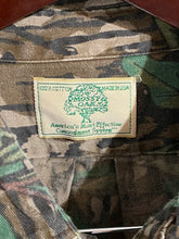 Load image into Gallery viewer, Mossy Oak Greenleaf Shirt (XL)