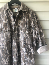 Load image into Gallery viewer, Mossy Oak Bottomland Chamois Shirt (M/L)