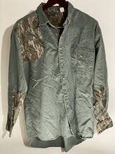 Load image into Gallery viewer, Mossy Oak Companion Shirt (L/XL)
