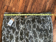 Load image into Gallery viewer, Mossy Oak Pants (XL)🇺🇸