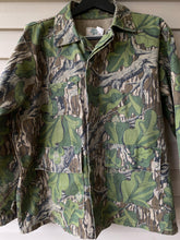 Load image into Gallery viewer, Mossy Oak Full Foliage Jacket (L/XL)
