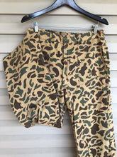 Load image into Gallery viewer, Old School Camo Pants (33x30)
