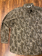 Load image into Gallery viewer, Duxbak Mossy Oak Shirt (L)