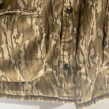 Load image into Gallery viewer, Mossy Oak Bottomland Strap Jacket (L)