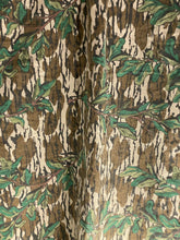 Load image into Gallery viewer, Mossy Oak Greenleaf Chamois Shirt (XL/XXL)