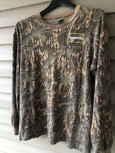 Load image into Gallery viewer, Camoretro Mossy Oak Tree Stand Shirt (M/L)