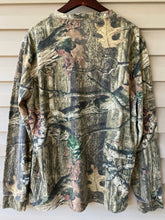 Load image into Gallery viewer, Moss Oak Break-Up Pocket Shirt (L)