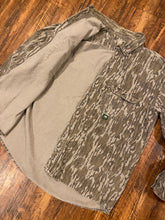 Load image into Gallery viewer, Mossy Oak Chamois Shirt (XL)