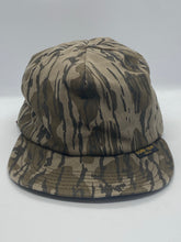 Load image into Gallery viewer, Thinsulate Gore-Tex Mossy Oak Hat (S/M)