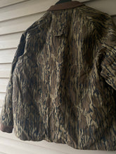 Load image into Gallery viewer, Cabela’s Mossy Oak Jacket (M)