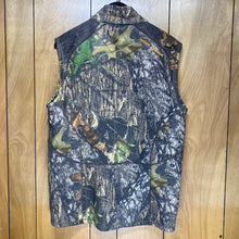 Load image into Gallery viewer, Under Armour Mossy Oak Breakup Vest (L)